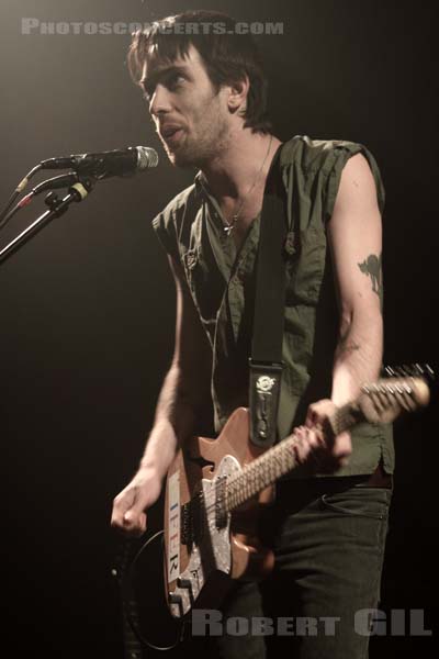 HANDSOME FURS - 2009-02-11 - PARIS - Point Ephemere - Dan Boeckner
